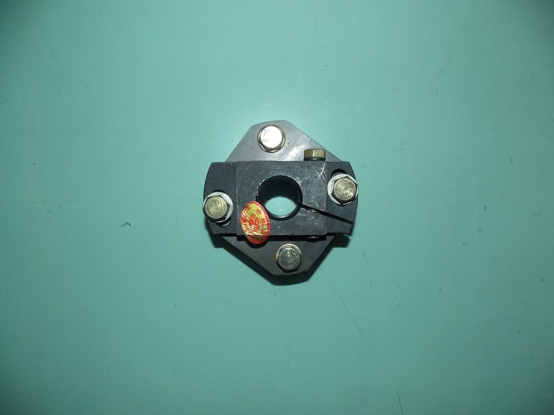 Fuel injection pump connection plate assembly