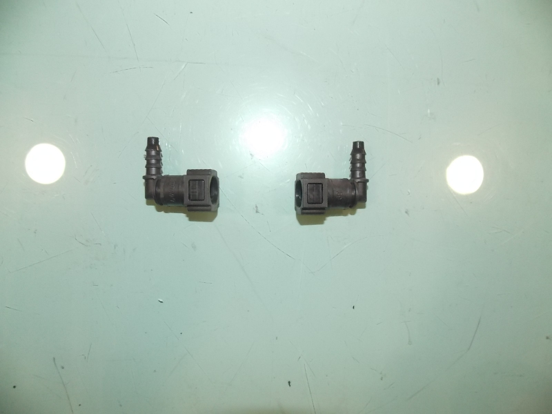 Oil outlet connector on oil-water separator