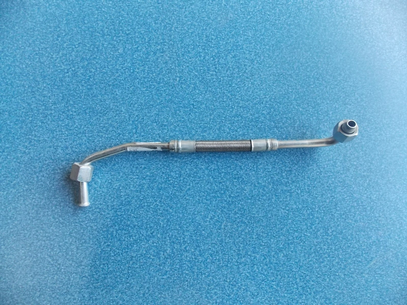 Fuel oil pipeline; fuel injection pump to fuel distributor