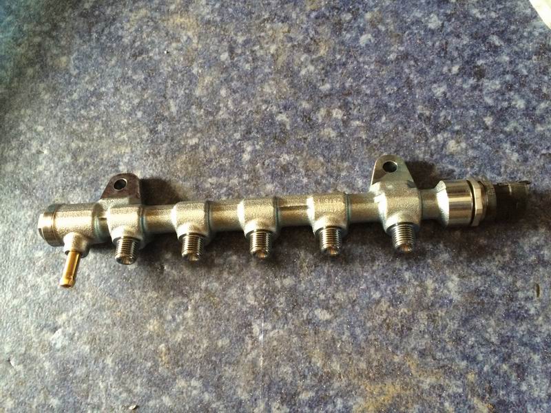 Fuel common rail pipe