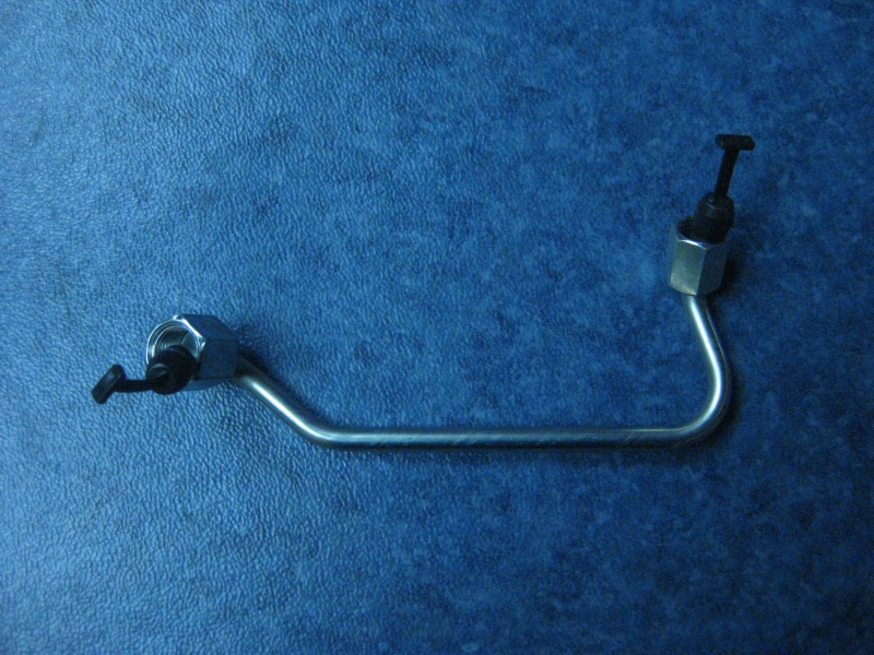 Маслопровод высокого давления; три цилиндра