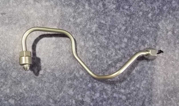 Впускной маслопровод высокого давления (внутри головки блока цилиндров)