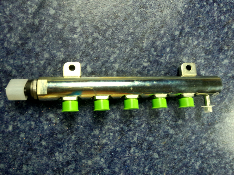 High pressure oil rail assembly