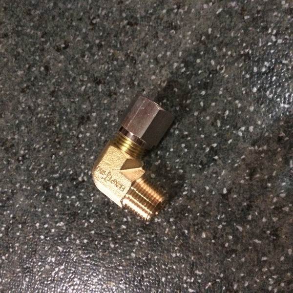 NPT3/8-φ10 90° card socket connector