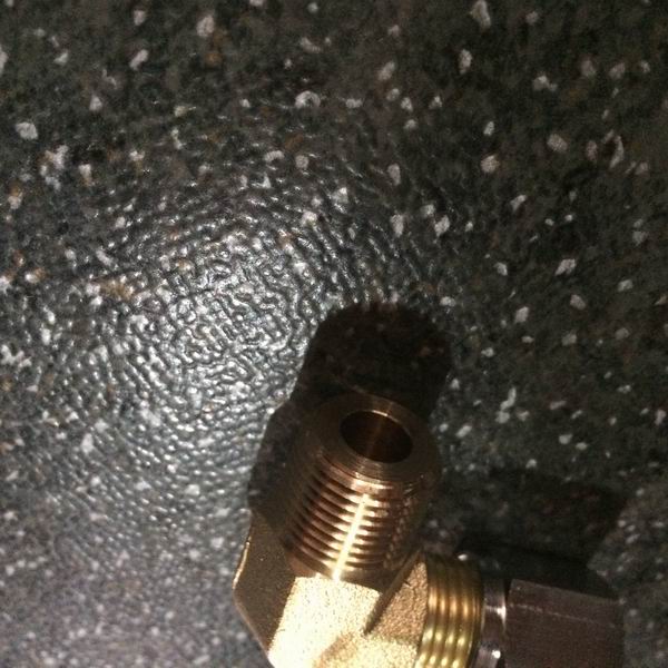 NPT3/8-φ10 90° card socket connector-2