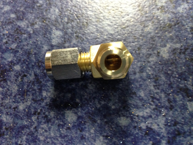NPT1/4-φ6 90° card socket connector-1