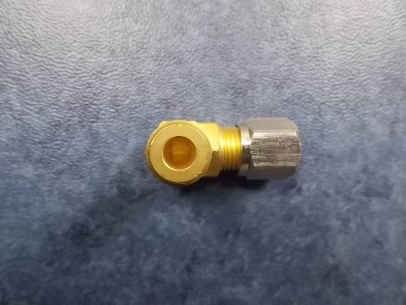 Right angle single elbow NPT3/8-Φ10-1