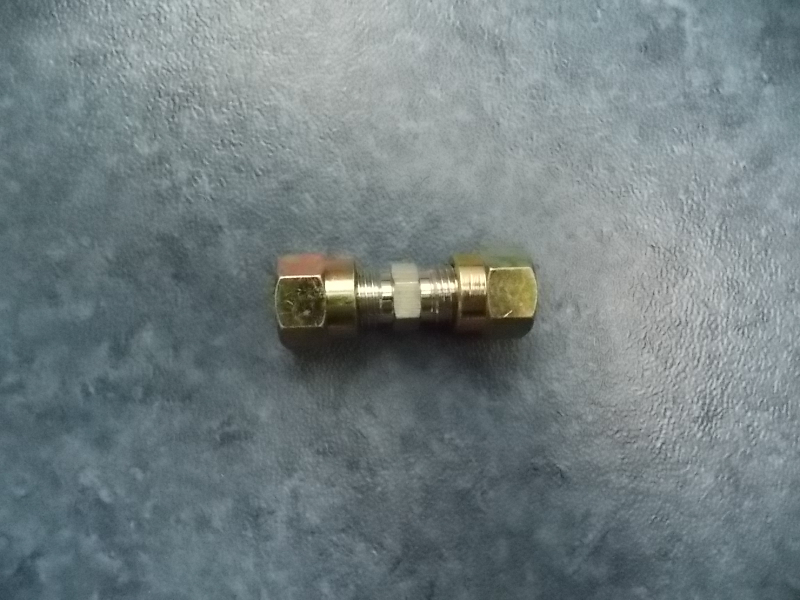 Сквозное соединение труб φ 8M14