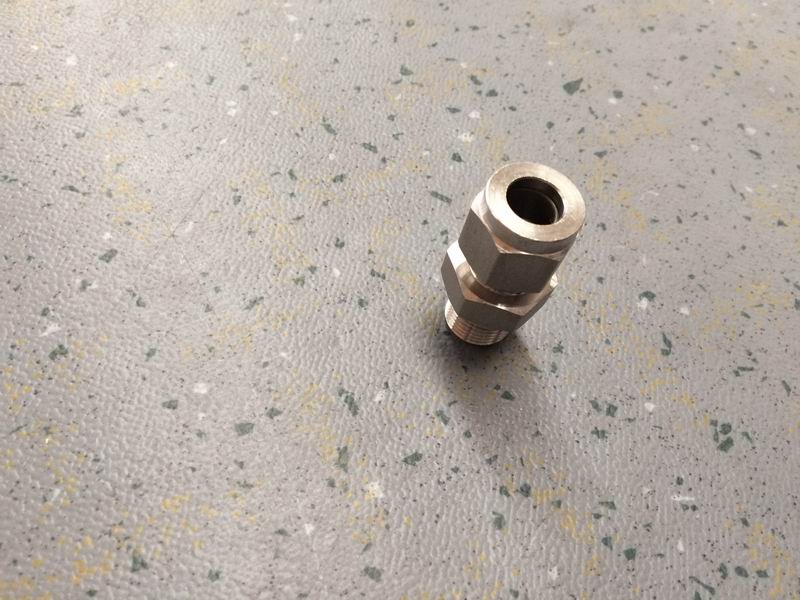Pipe fitting (M18 external thread-Φ12, Furui)-2