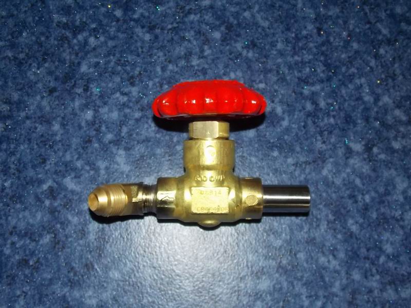 Запорный клапан на выходе жидкости (выпуск жидкости контура подачи воздуха)