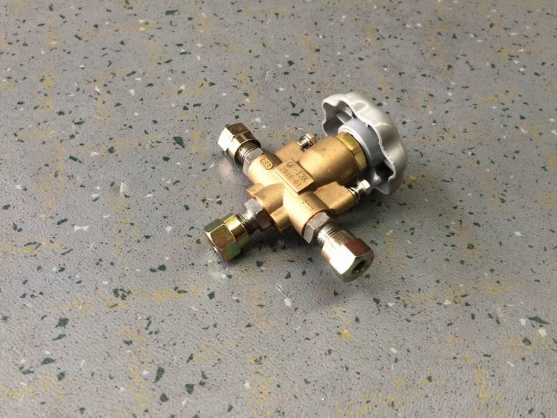 High pressure shut-off valve φ8; 3 interfaces-1