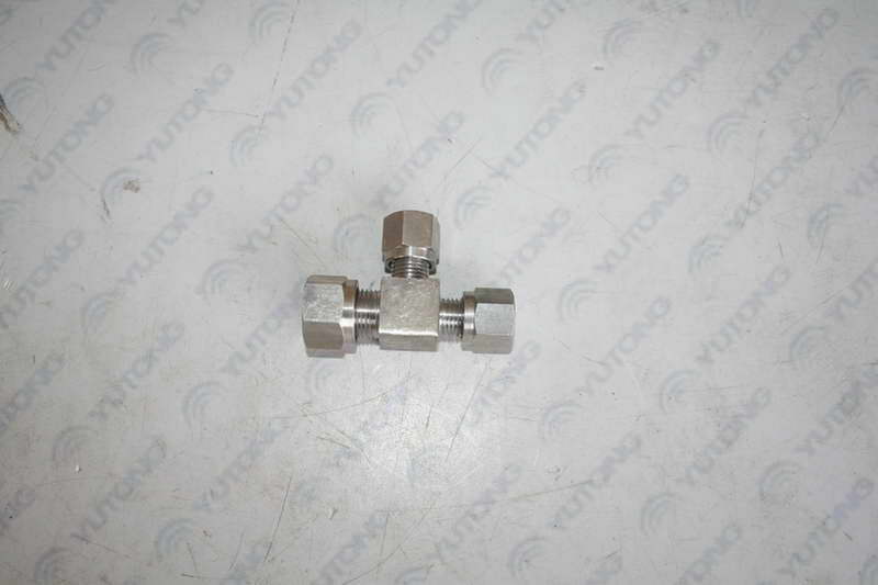 Тройник (с зажимной гайкой)