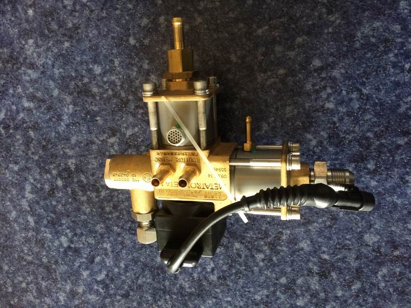 High pressure pressure reducer