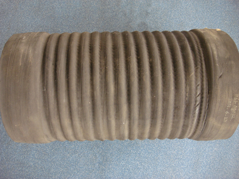 Резиновая гофрированная труба (внутренний диаметр φ 210 , Л= 400 )