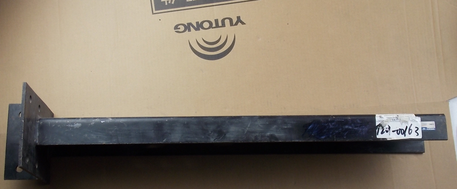 D The muffler fixes the rear support beam (process 20); without Qi