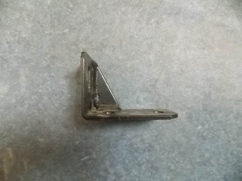 Внешний кронштейн глушителя