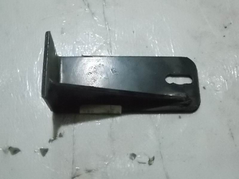 Кронштейн выхлопной трубы-1