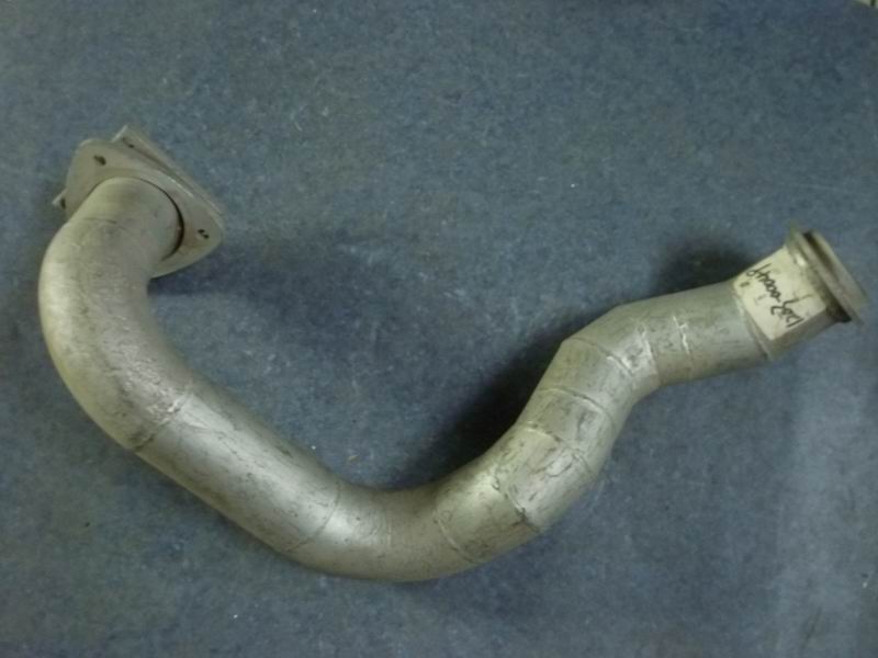D Engine exhaust pipe assembly
