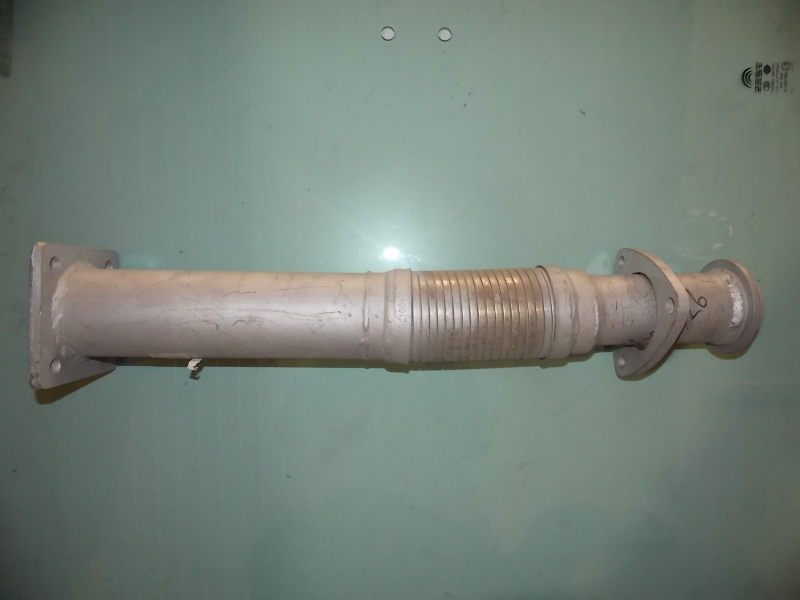 D Впускная трубка глушителя