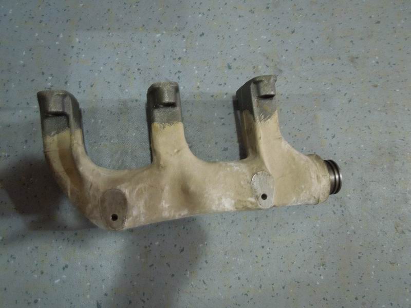 Front exhaust manifold