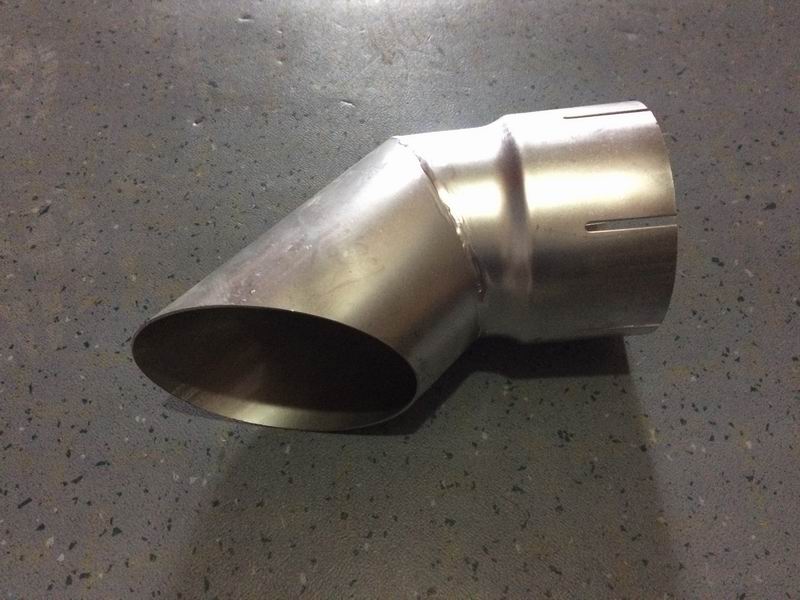 Выхлопная труба, Φ 121 , Л= 262mm , 135 °