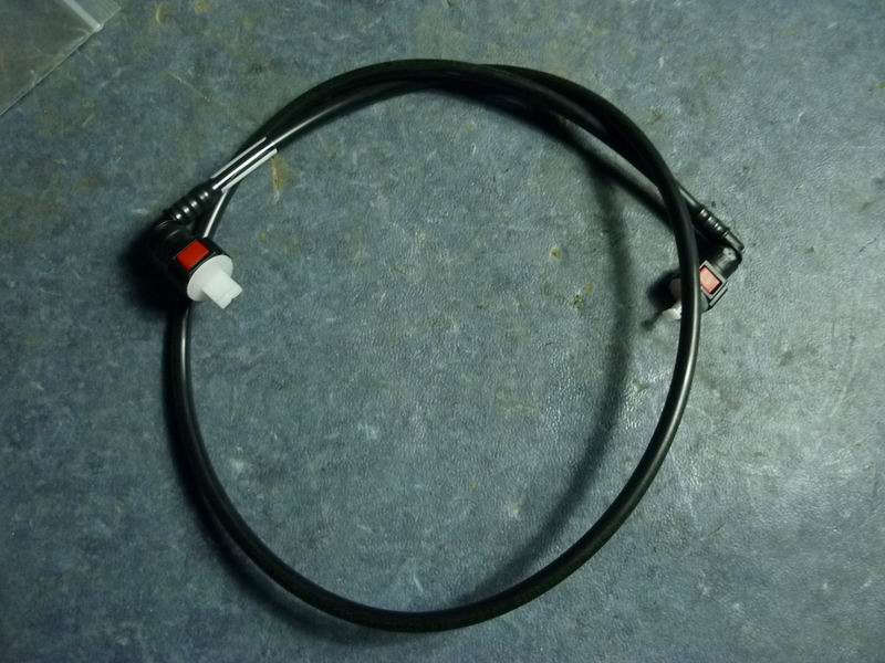 Трубка возврата мочевины (L= 1000 , 3/ 8-5 / 16 , две прямоугольные головки)