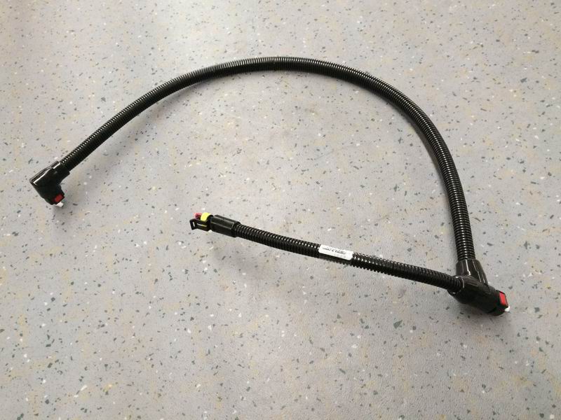 Urea liquid return tube (800, 3/8-5/16in, two right angle head)-1