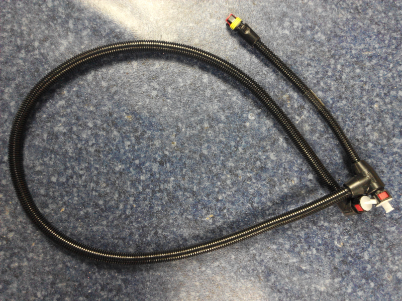 Urea tube (1200, 3/8-5/16in, two right angle head)