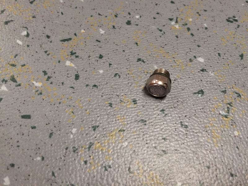 Urea tank ventilation valve