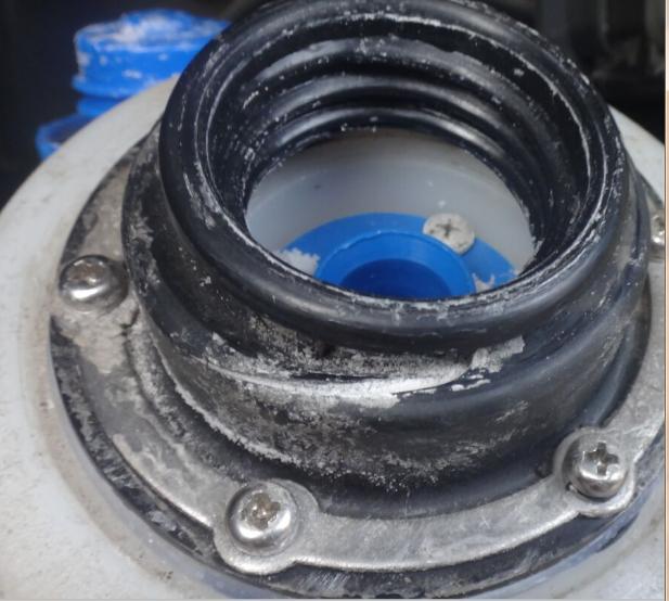 Urea tank filling port