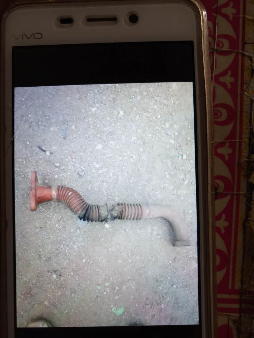 Connecting pipe assembly