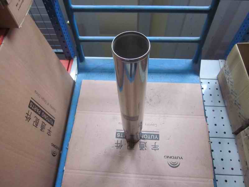 D Intercooler air intake pipe one-1