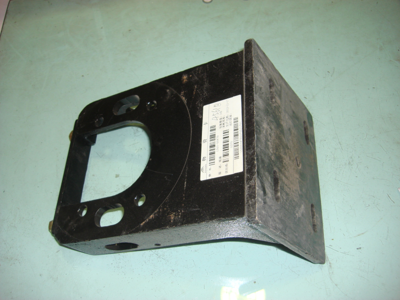 Fan electromagnetic clutch mounting bracket-1