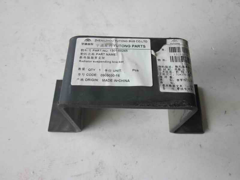 Кронштейн крепления радиатора охлаждения П-образный, ЗК 6126CD шасси легкового автомобиля