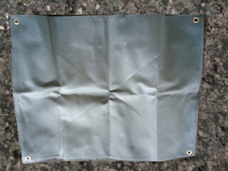 Radiator insulation curtain