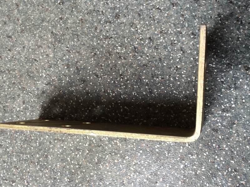 Radiator left bracket