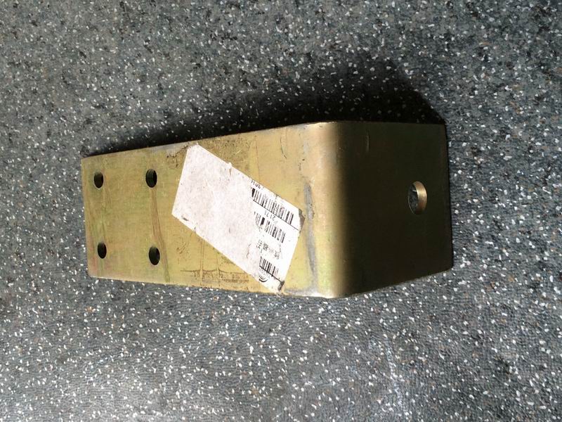 Правый кронштейн радиатора