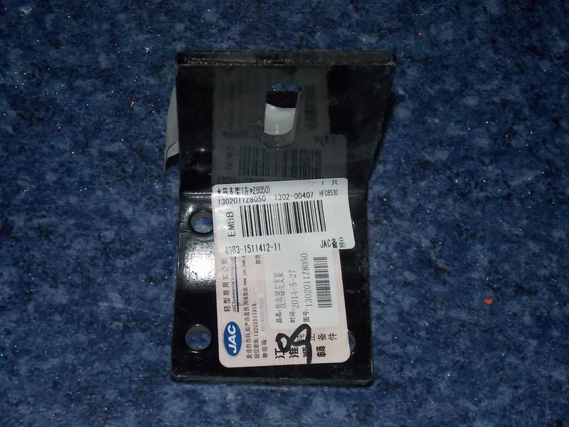 Radiator bracket-1