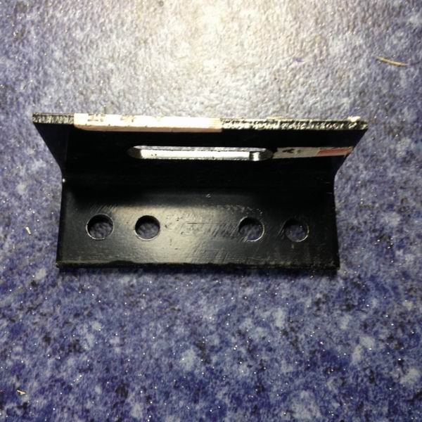 Нижняя опора тяги радиатора