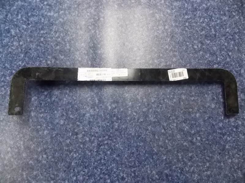 Radiator pull rod upper support