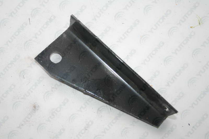 Engine return pipe bracket