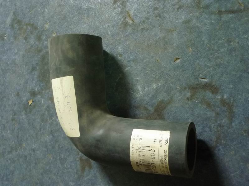 D Выпускная трубка для воды из двигателя