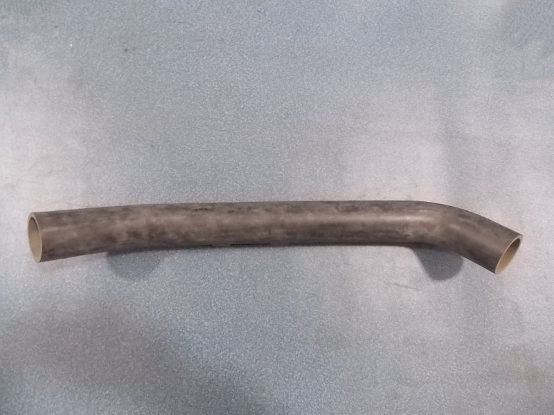 D Выпускная трубка для воды из двигателя