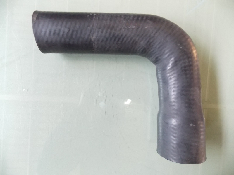 Шланг подачи воды в двигатель