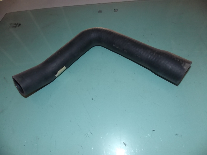 Шланг подачи воды в радиатор