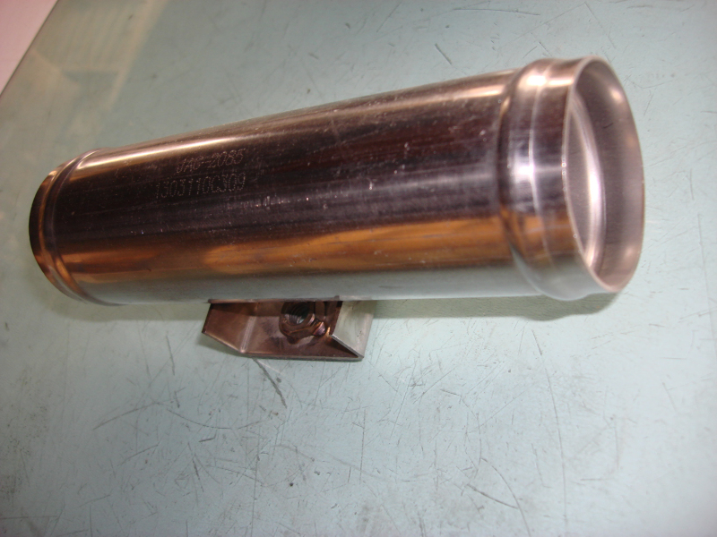 Connecting pipe assembly