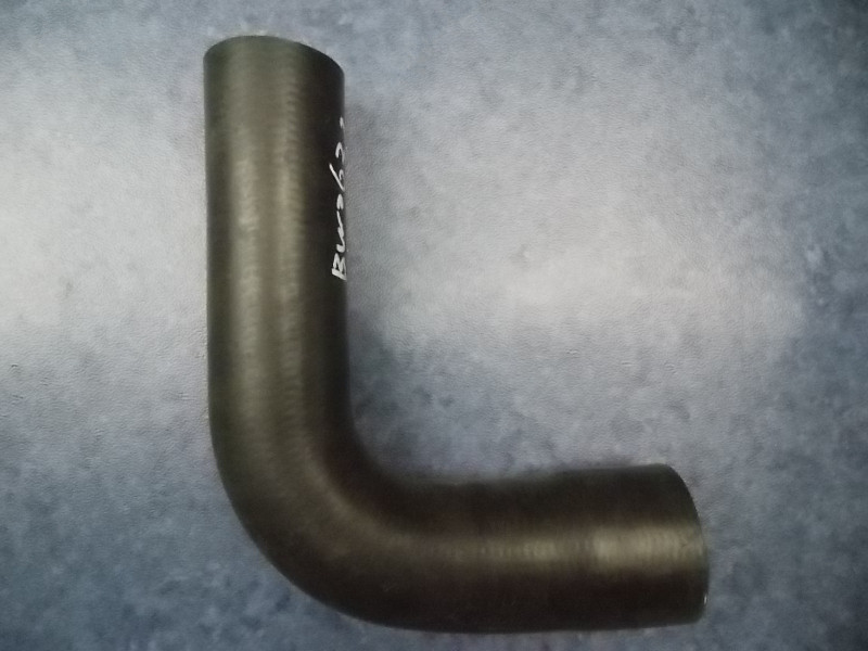 Патрубок подвода воды к радиатору