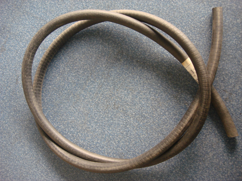 Шланг дегазации от двигателя к водяному баку