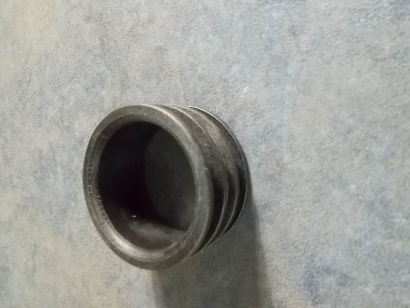 Соединительная трубка выпускного патрубка двигателя