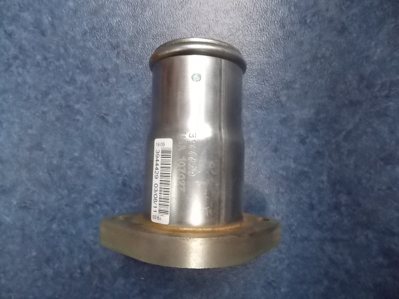 Water outlet connection pipe